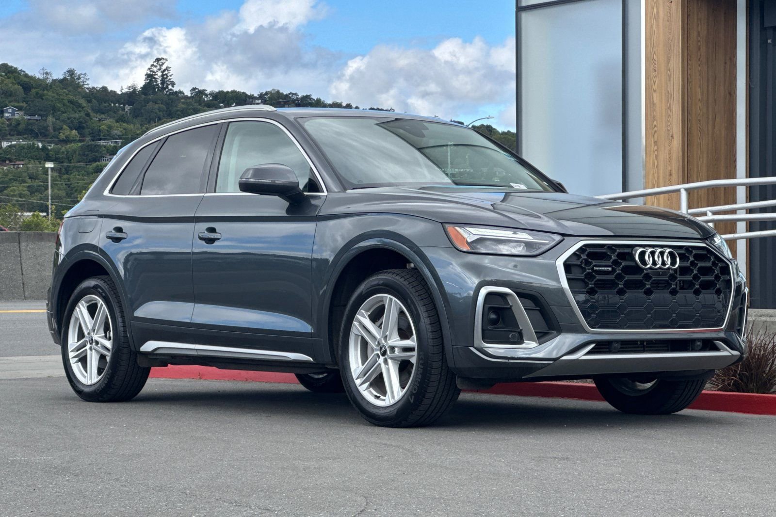 Used 2023 Audi Q5 e Premium Plus w/ Premium Plus Package AWD/4WD image 9