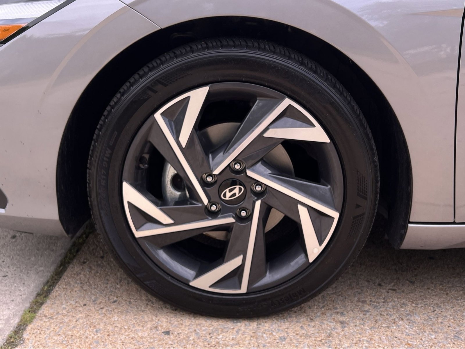 Used 2024 Hyundai Elantra Limited FWD image 22