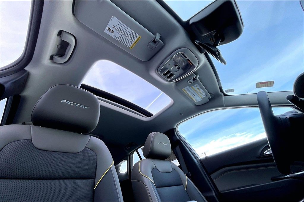 Used 2025 Chevrolet Trax ACTIV w/ Sunroof Package image 22