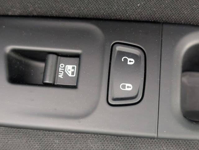 Used 2020 Jeep Renegade Latitude FWD image 32