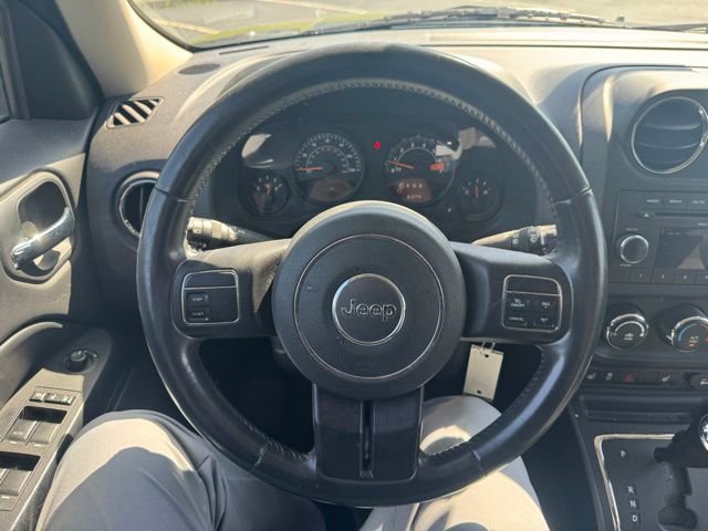 Used 2014 Jeep Patriot Latitude FWD image 14