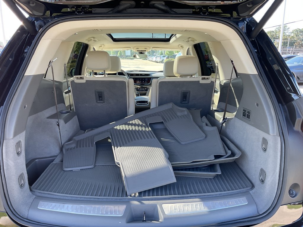 Used 2023 Cadillac XT6 Premium Luxury w/ LPO, Floor Liner Package AWD/4WD image 9