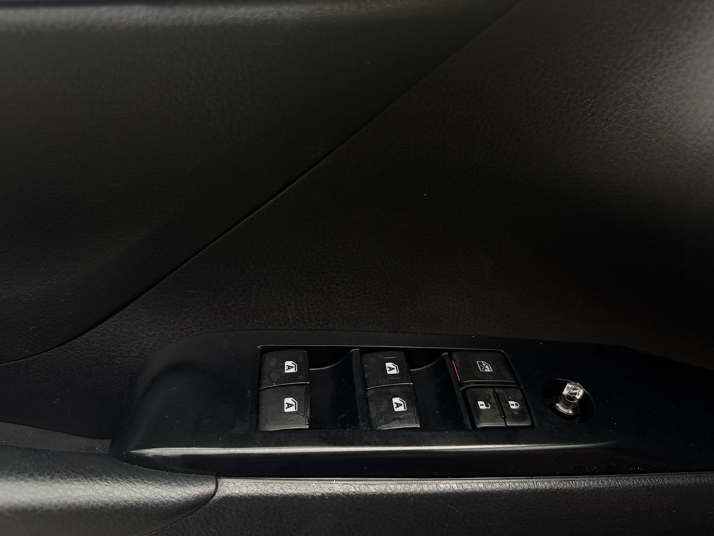 Used 2019 Toyota Camry SE FWD image 24