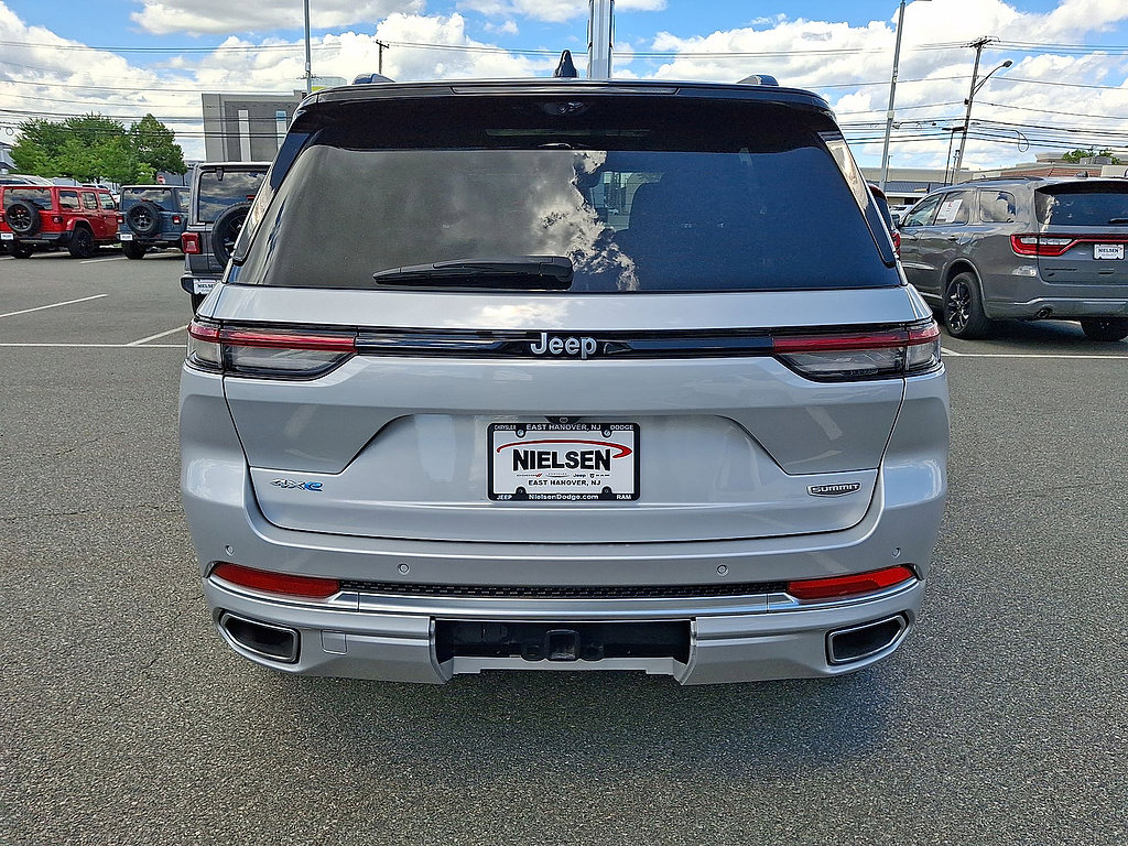 Used 2024 Jeep Grand Cherokee Summit AWD/4WD image 29