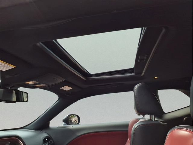 Used 2015 Dodge Challenger R/T Plus RWD image 31