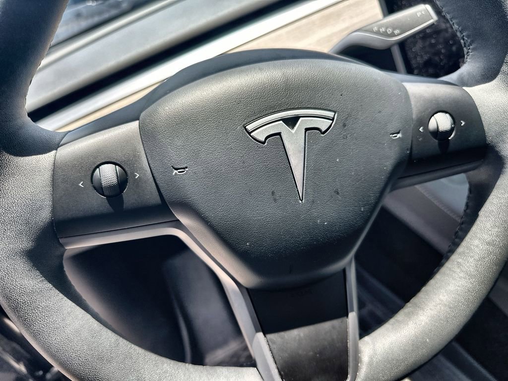 Used 2025 Tesla Model Y Long Range AWD/4WD image 11