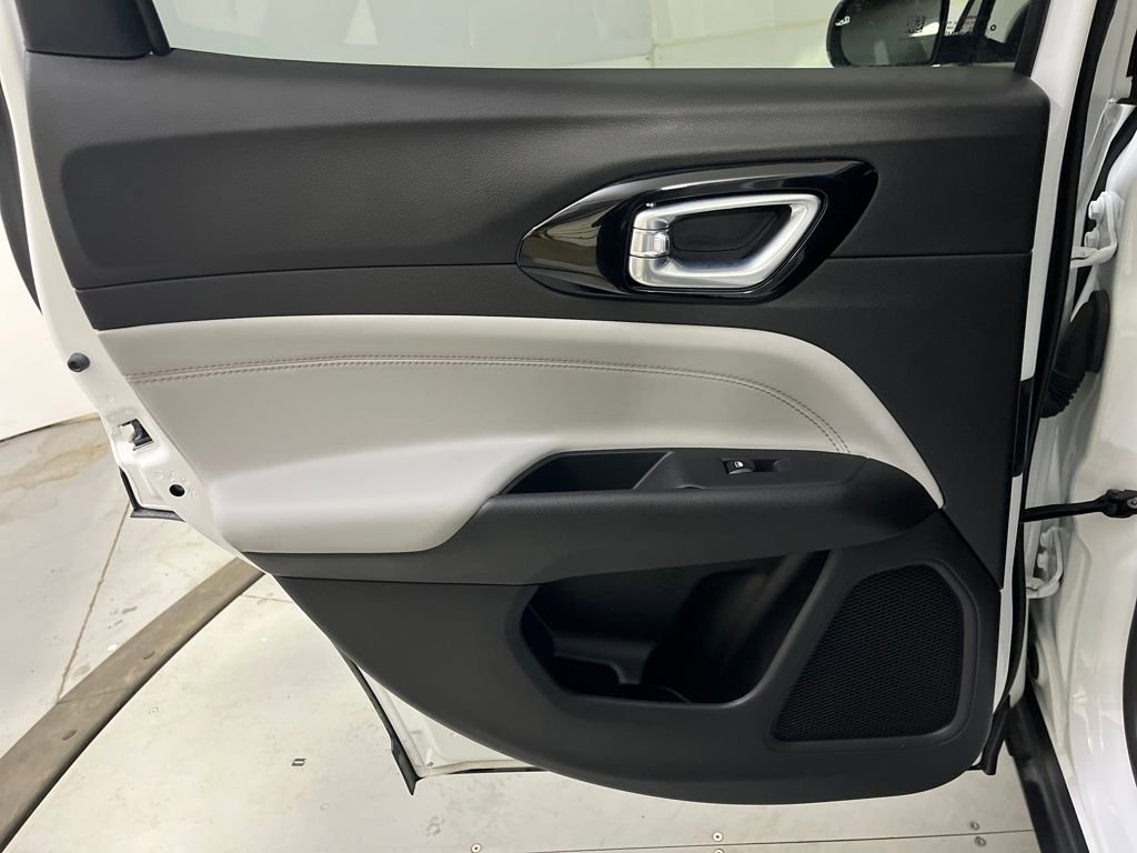 Used 2025 Jeep Compass Limited image 28