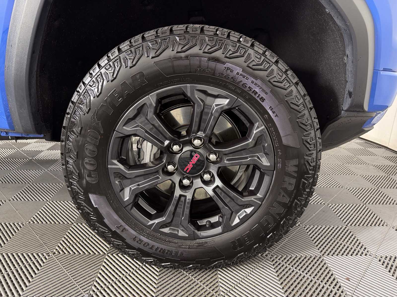 Certified 2025 GMC Canyon Elevation w/ Convenience Package AWD/4WD image 10