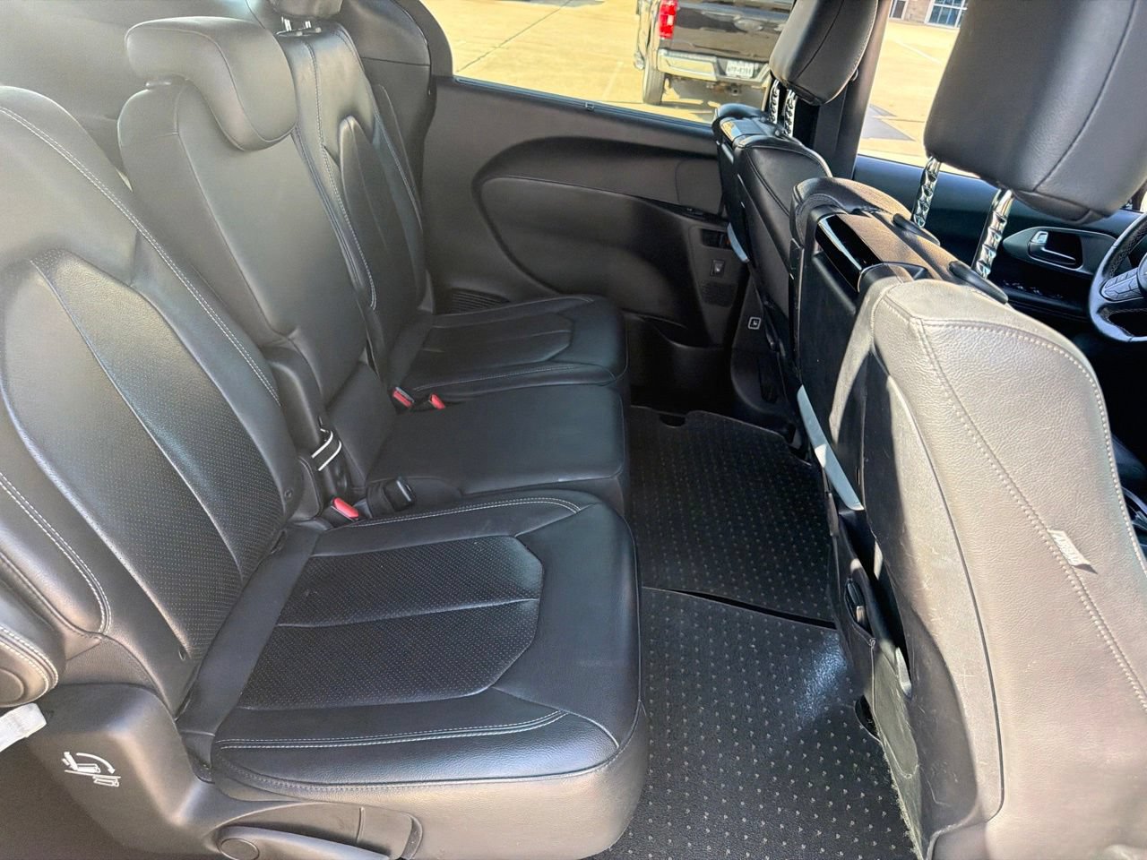 Used 2019 Chrysler Pacifica Touring-L Plus w/ Advanced Safetytec Group FWD image 17