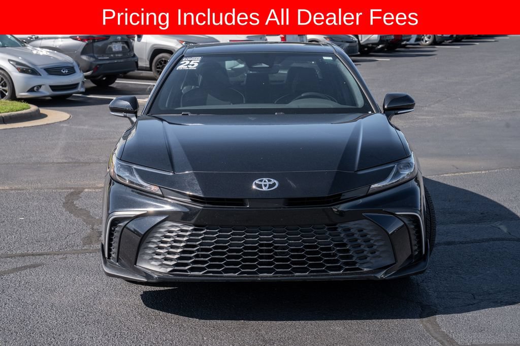 Used 2025 Toyota Camry SE w/ Convenience Package FWD image 2