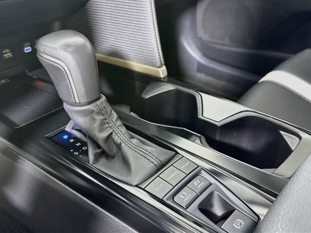Used 2025 Toyota Camry SE w/ Convenience Package AWD/4WD image 23