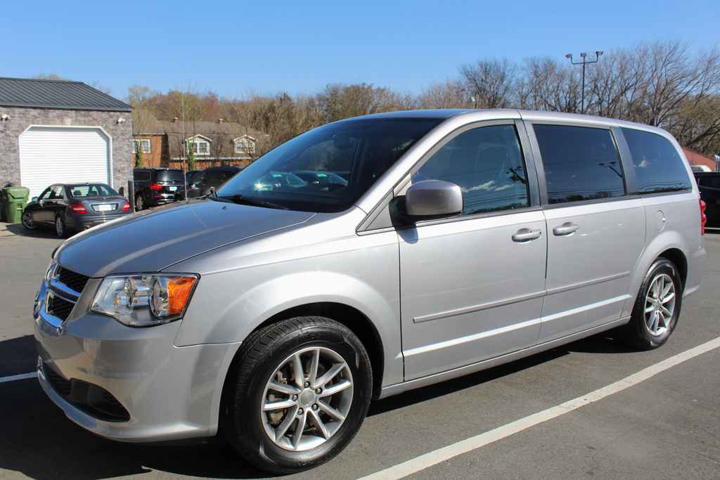 Used 2015 Dodge Grand Caravan SE image 1