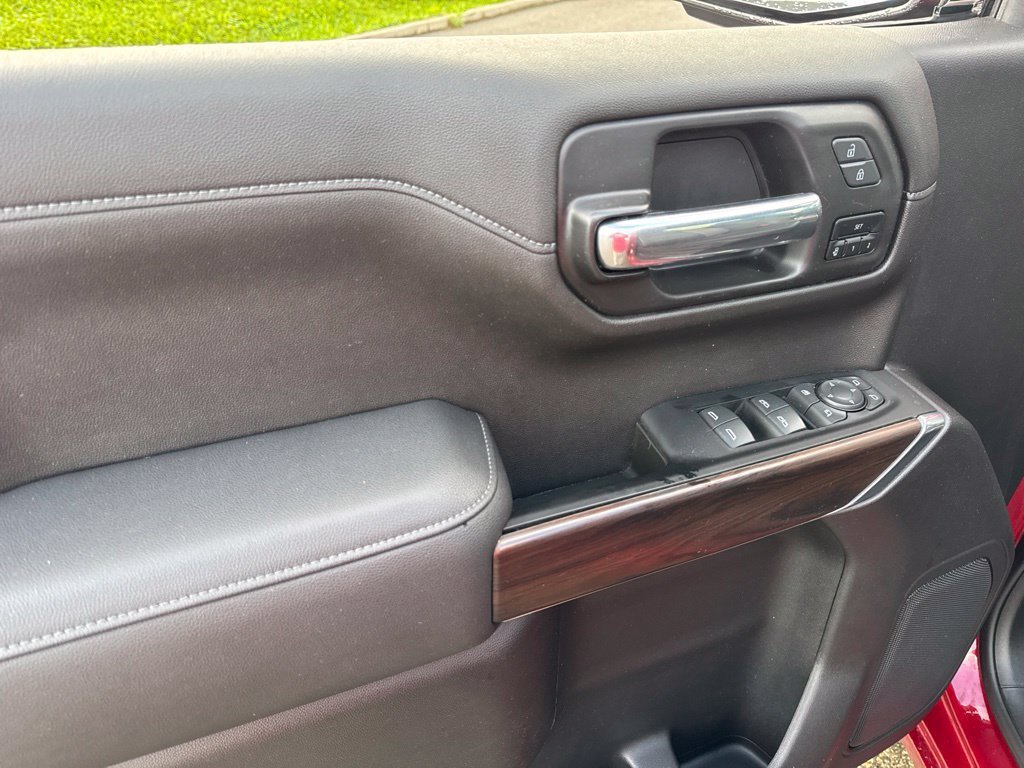 Used 2022 GMC Sierra 1500 SLT w/ SLT Premium Package AWD/4WD image 9