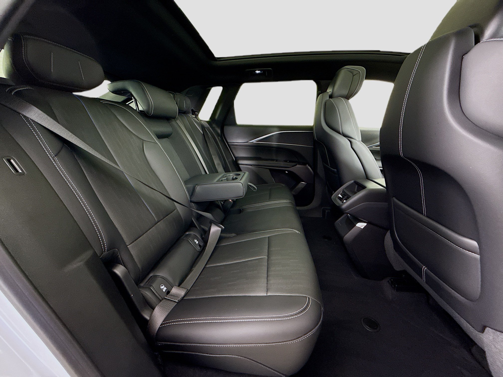 Used 2025 Cadillac Lyriq Sport RWD image 31