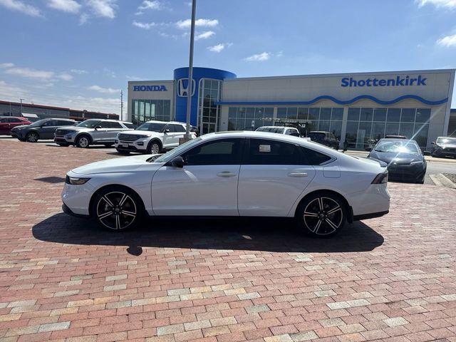 Used 2023 Honda Accord Sport image 3
