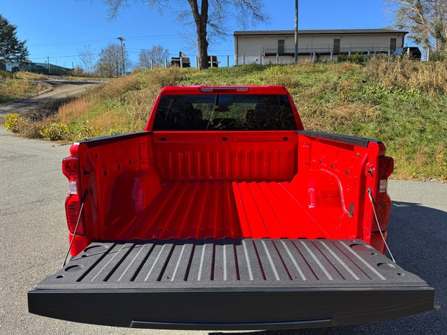 Used 2025 Chevrolet Silverado 1500 Custom Trail Boss w/ Turbomax Blackout Package image 8