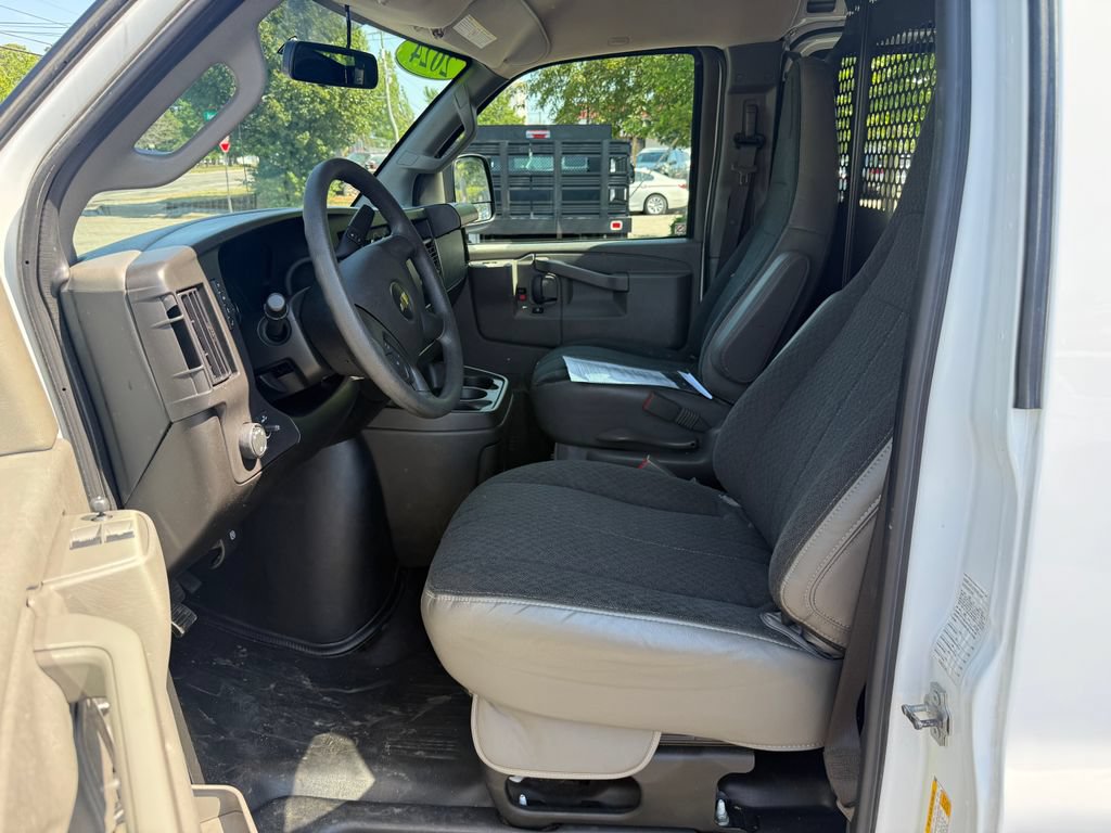 Used 2024 Chevrolet Express 2500 w/ Driver Convenience Package RWD image 18