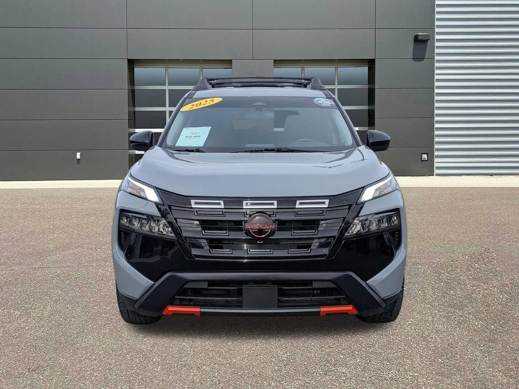 Used 2025 Nissan Rogue SV AWD/4WD image 2