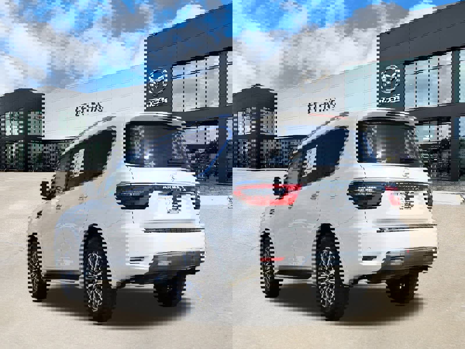 Used 2024 Nissan Armada SL w/ Cargo Package image 2