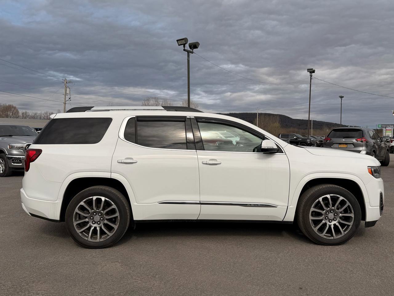 Used 2021 GMC Acadia Denali w/ GMC Pro Grade Package image 4