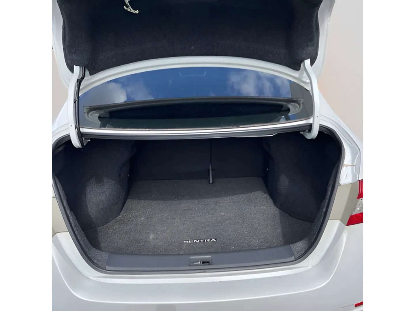 Used 2013 Nissan Sentra SR w/ Driver Pkg FWD image 13
