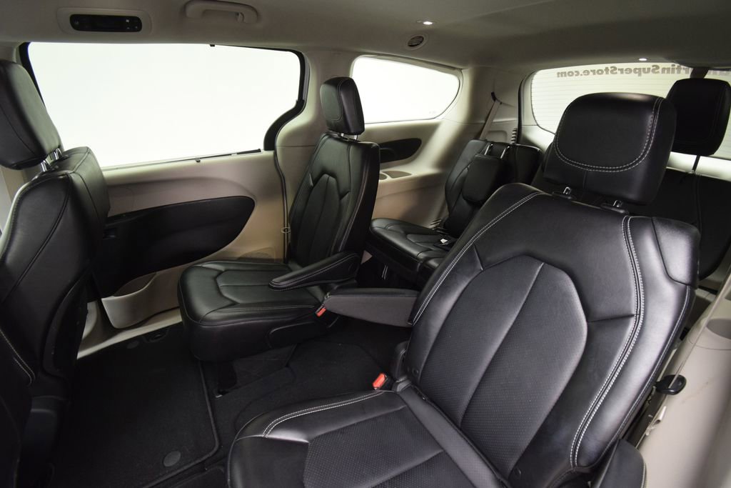 Used 2024 Chrysler Pacifica Touring-L image 21