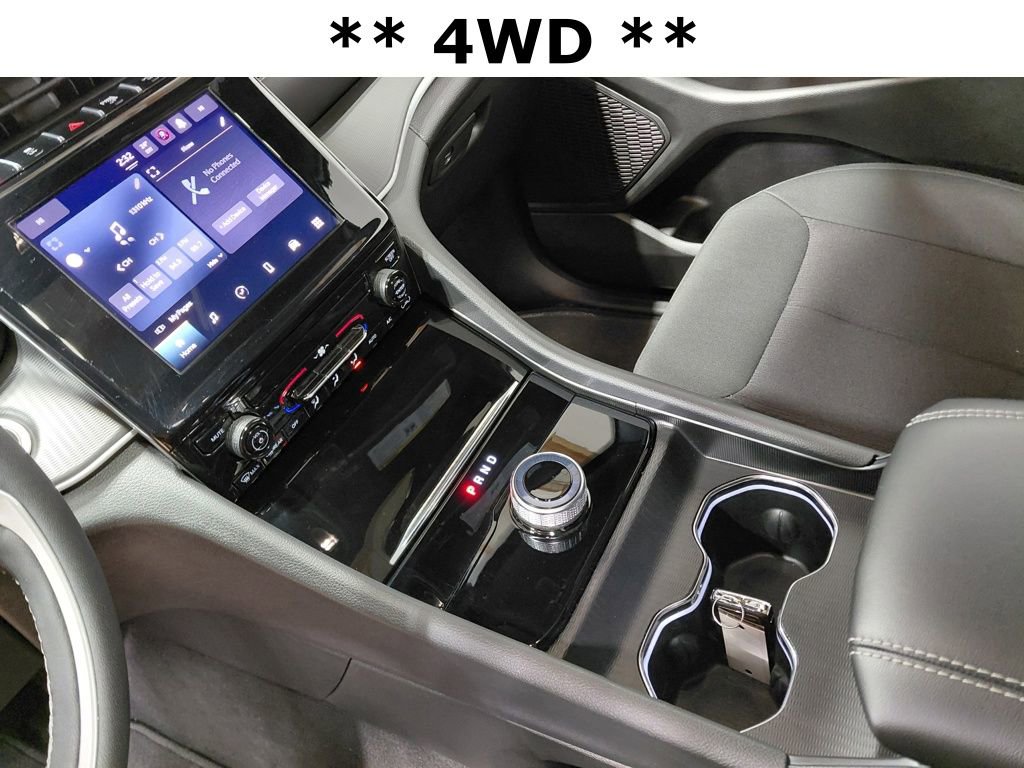 Certified 2025 Jeep Grand Cherokee Laredo X image 5