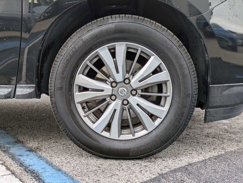 Used 2020 Nissan Pathfinder SV image 11