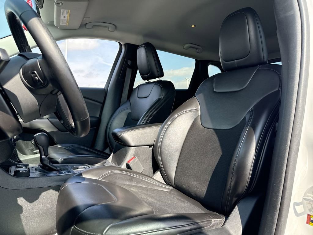 Used 2020 Jeep Cherokee Latitude Plus w/ Cold Weather Group image 11