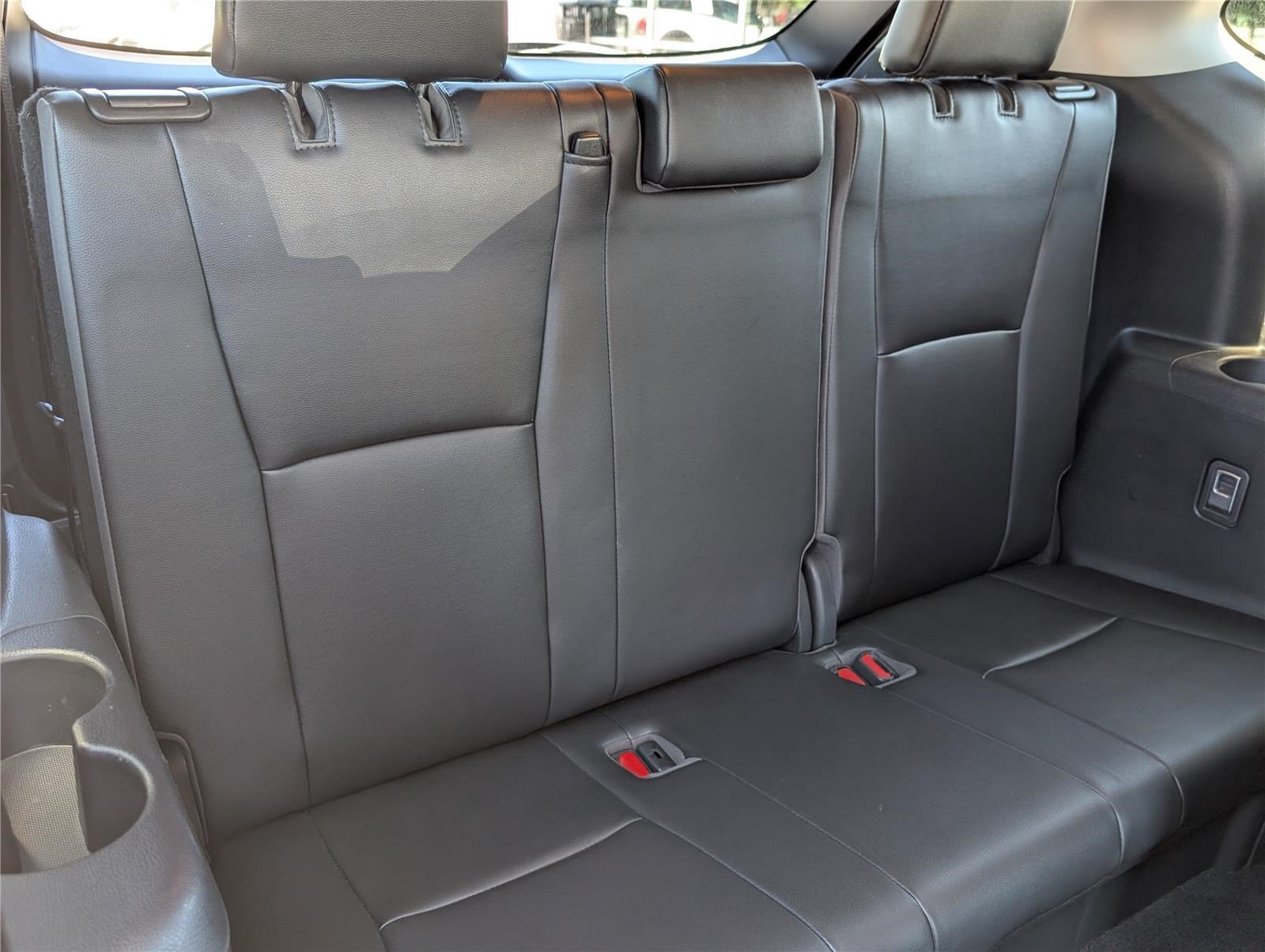 Used 2020 Toyota Highlander XLE AWD/4WD image 13