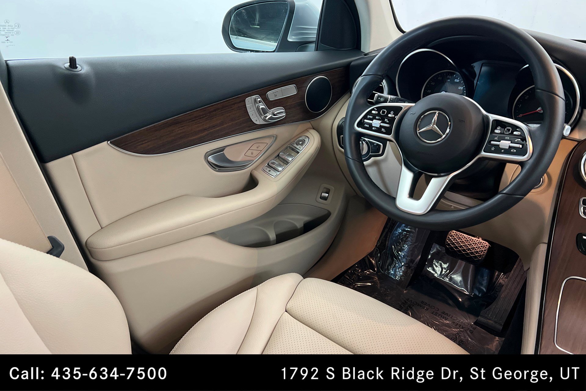 Certified 2022 Mercedes-Benz GLC 300 4MATIC w/ Premium Package Lite image 11