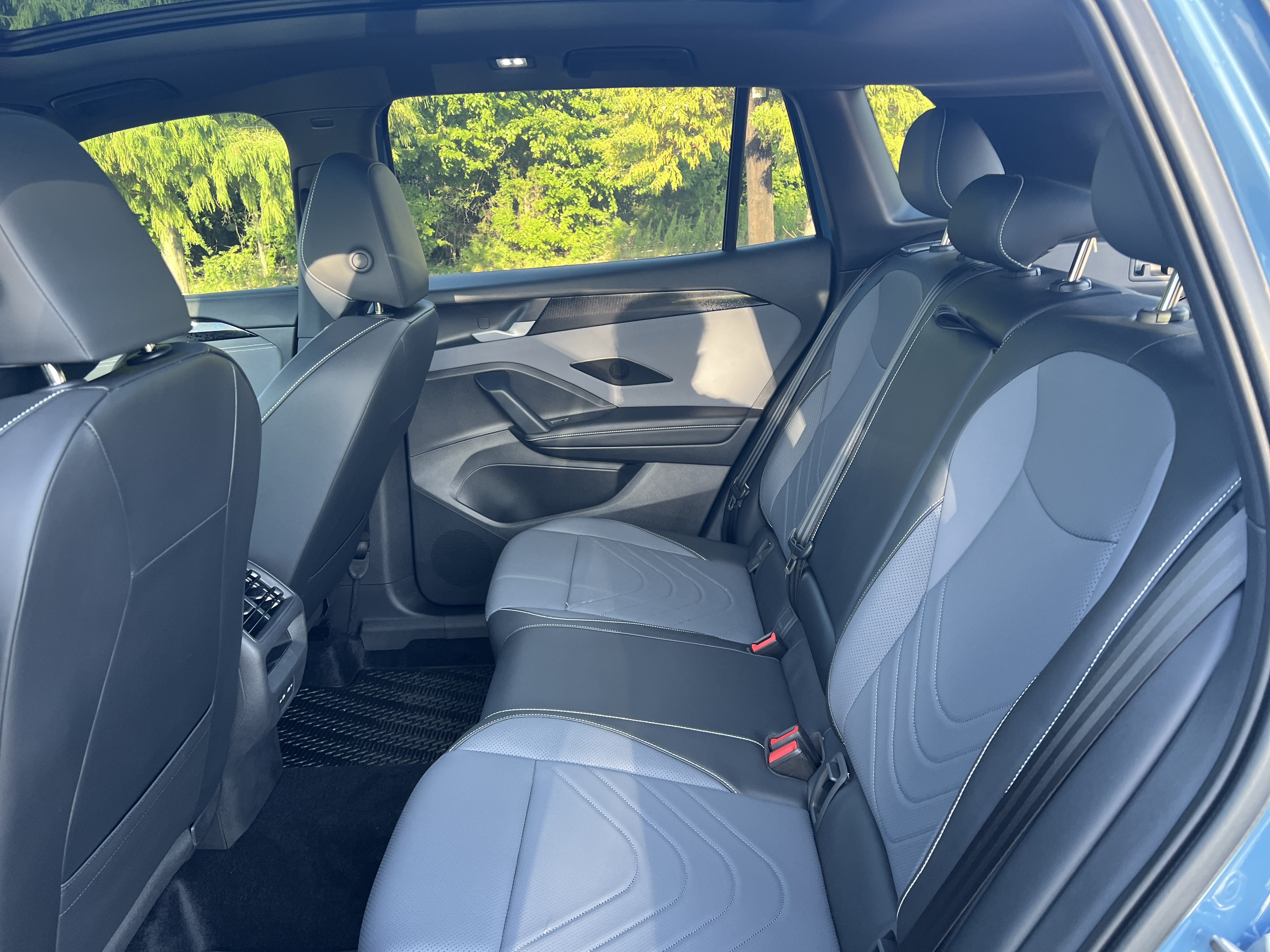 Certified 2026 Volkswagen Tiguan SE R-Line FWD image 28