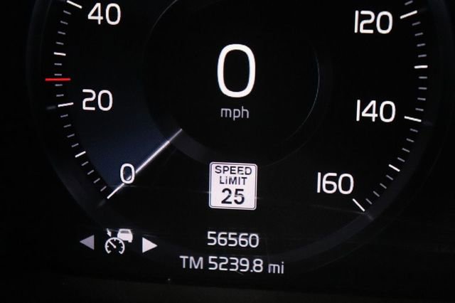 Used 2020 Volvo XC40 T5 R-Design w/ Protection Package Premier image 37