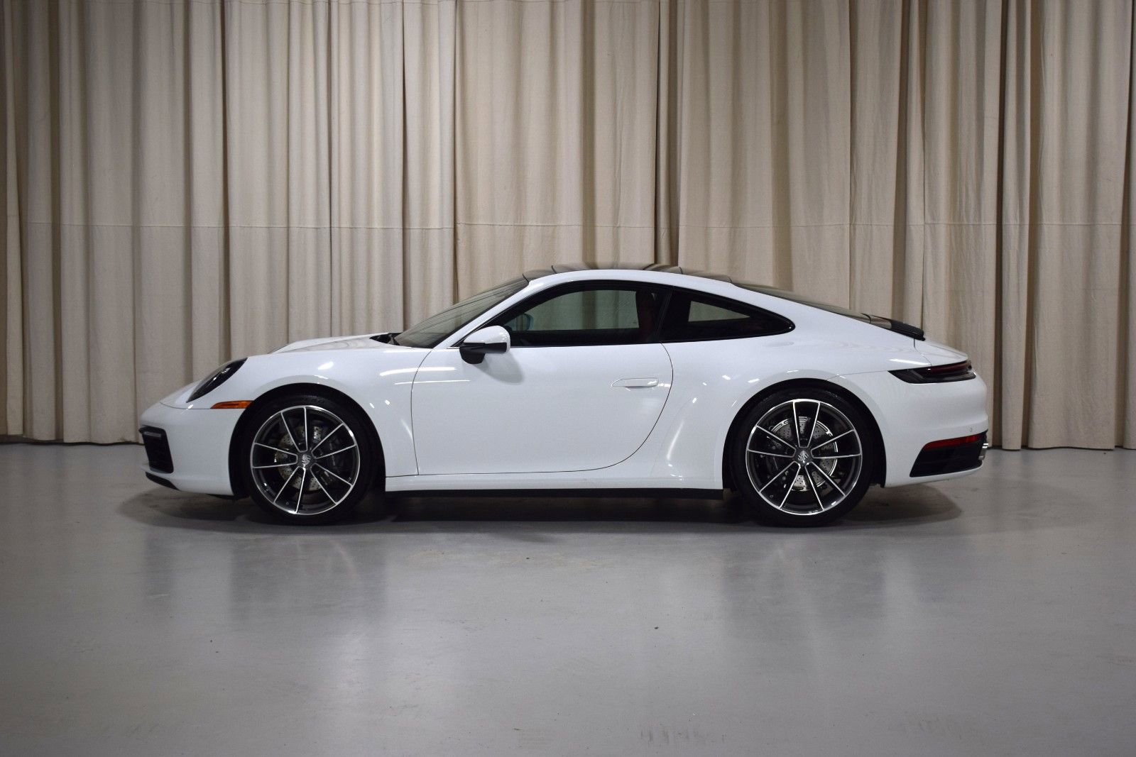 Used 2024 Porsche 911 Carrera RWD image 4