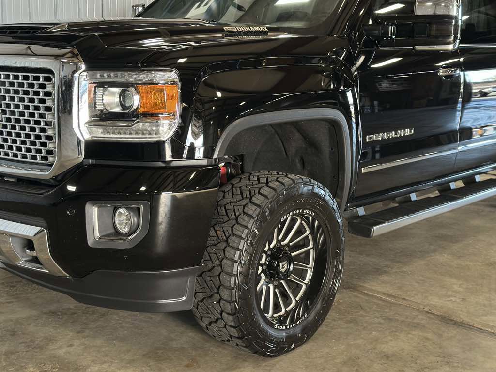 Used 2017 GMC Sierra 2500 Denali w/ Duramax Plus Package image 2