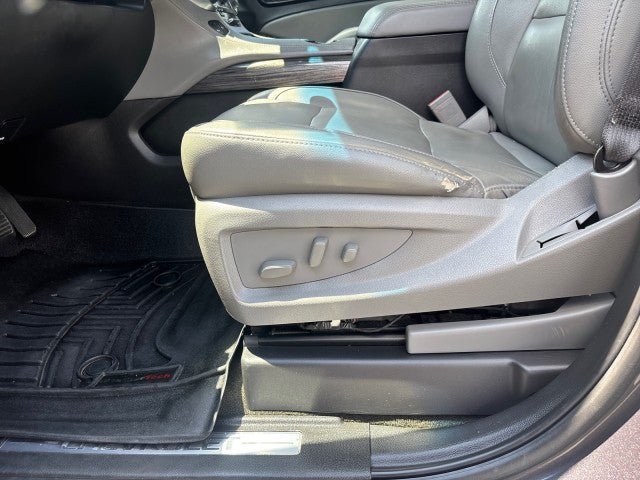 Used 2018 Chevrolet Suburban LT AWD/4WD image 13