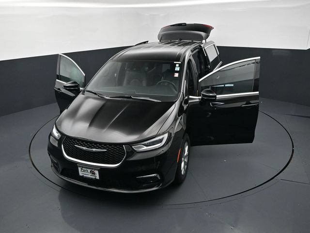 Certified 2025 Chrysler Pacifica Select AWD/4WD image 25