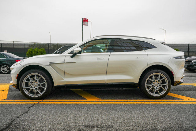 Used 2021 Aston Martin DBX image 3