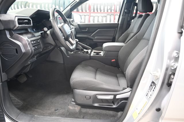 Used 2025 Toyota 4Runner SR5 AWD/4WD image 10
