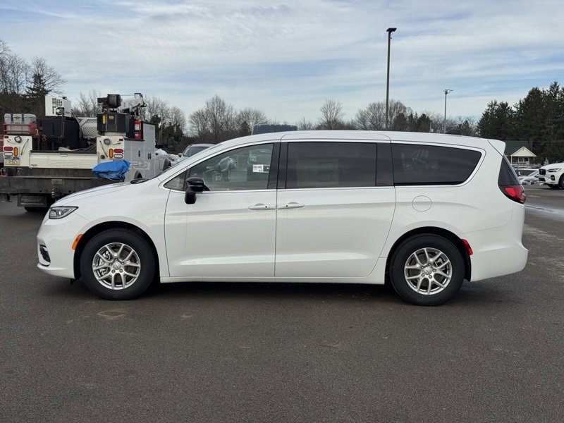 New 2026 Chrysler Pacifica Select image 6