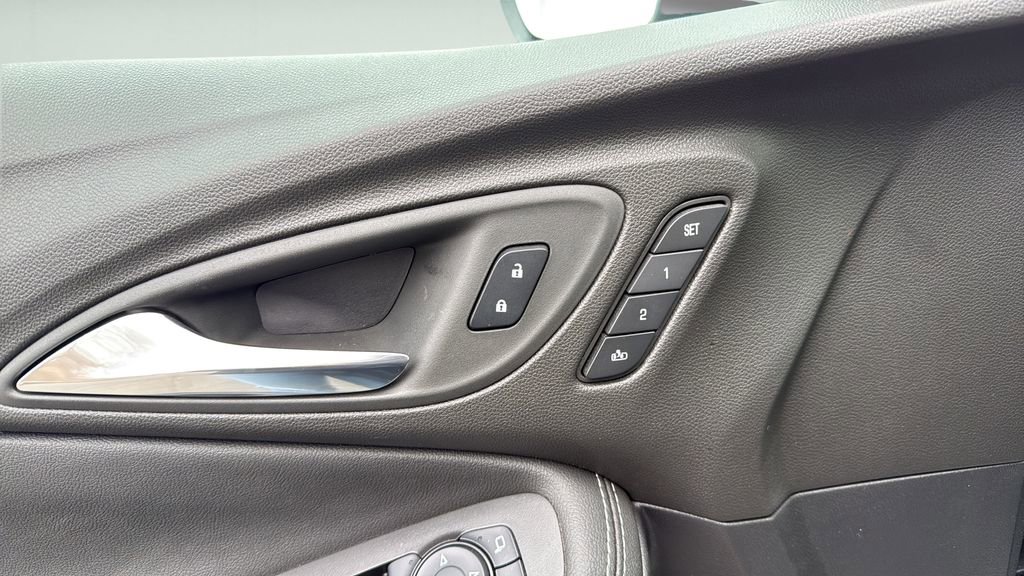 Used 2023 Buick Encore GX Essence w/ Experience Buick Package image 26