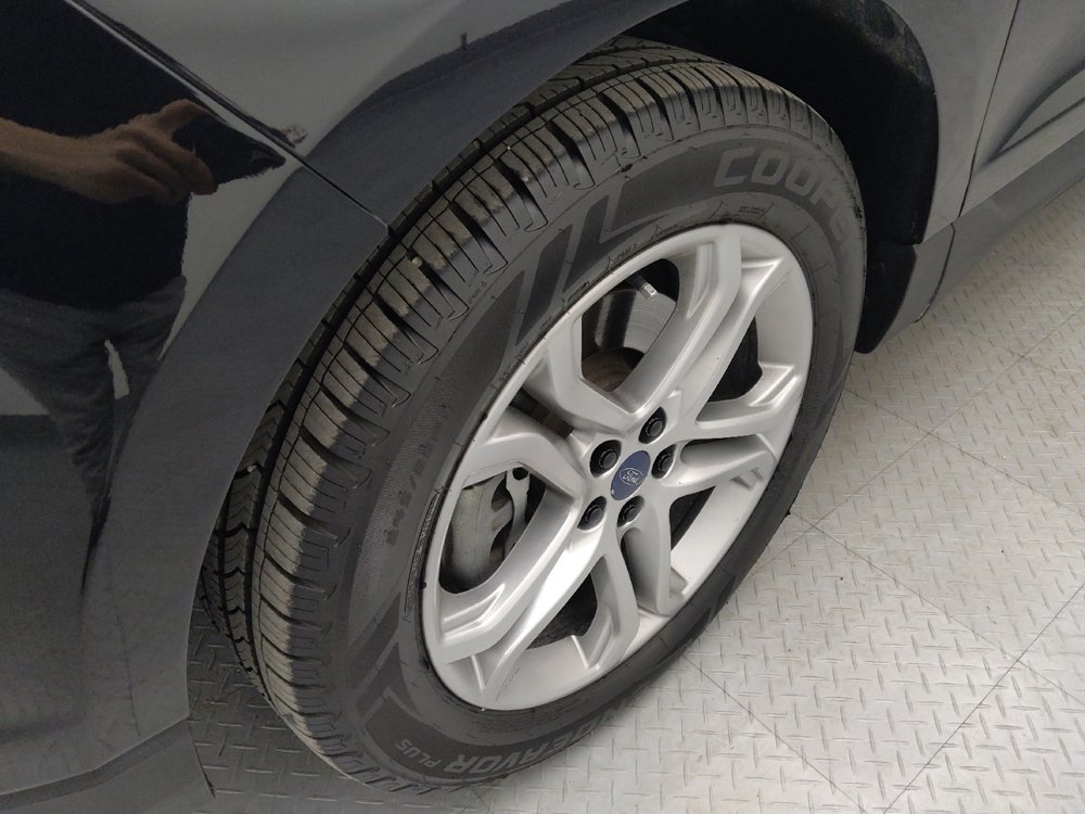 Used 2017 Ford Edge Titanium w/ Equipment Group 301A image 31