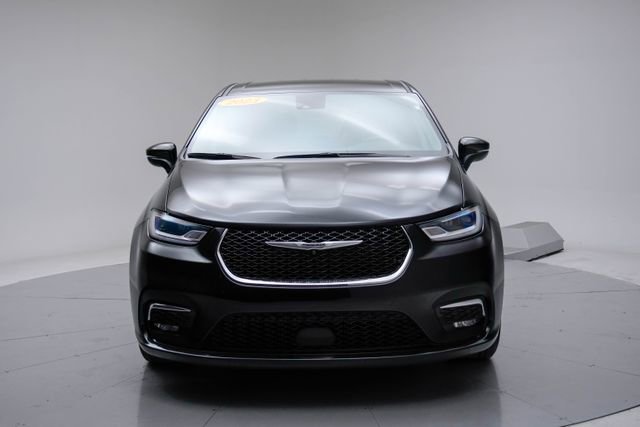 Used 2023 Chrysler Pacifica Touring-L image 11