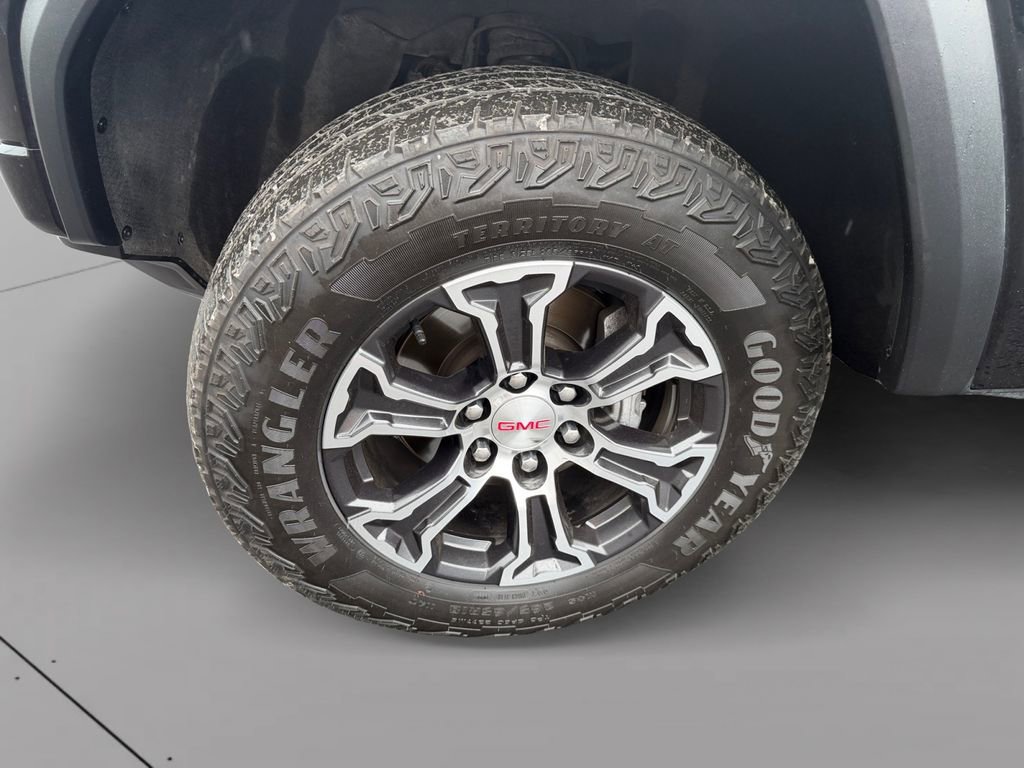 Used 2024 GMC Canyon AT4 w/ Technology Package AWD/4WD image 9