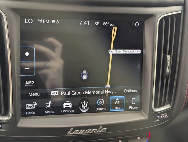 Used 2018 Maserati Levante AWD/4WD image 22