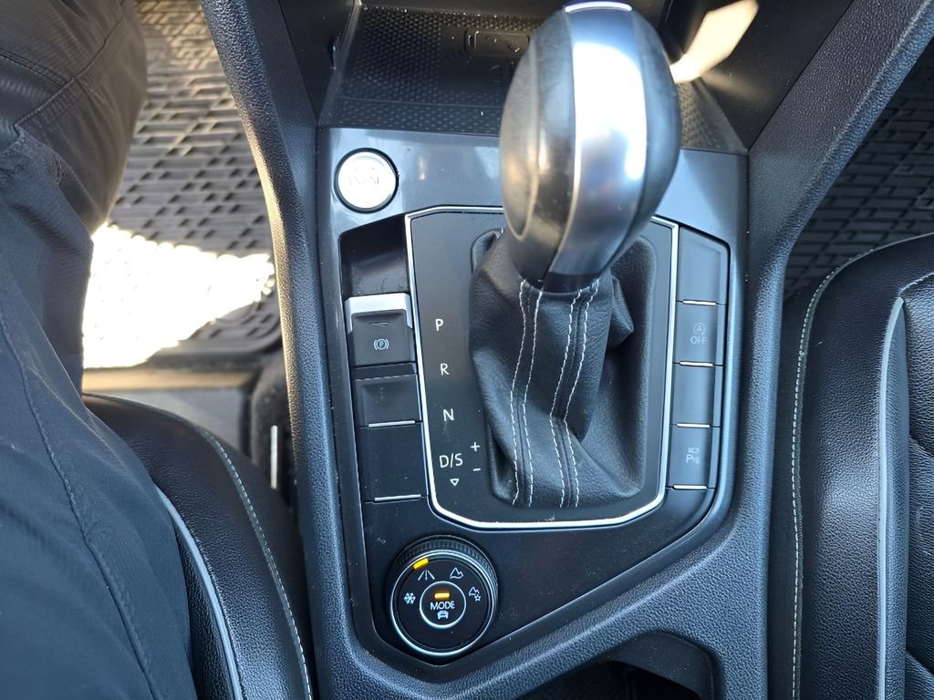 Used 2021 Volkswagen Tiguan SEL Premium R-Line image 18