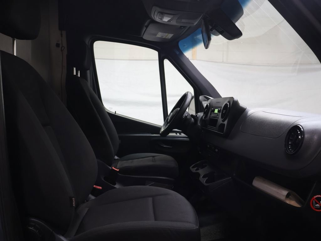 Used 2018 Mercedes-Benz Sprinter 2500 image 9