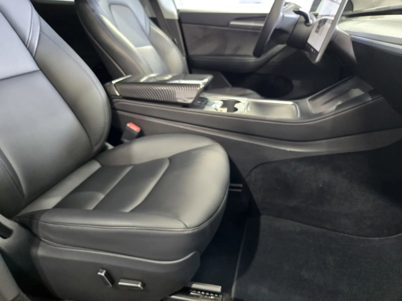 Used 2023 Tesla Model Y AWD image 7