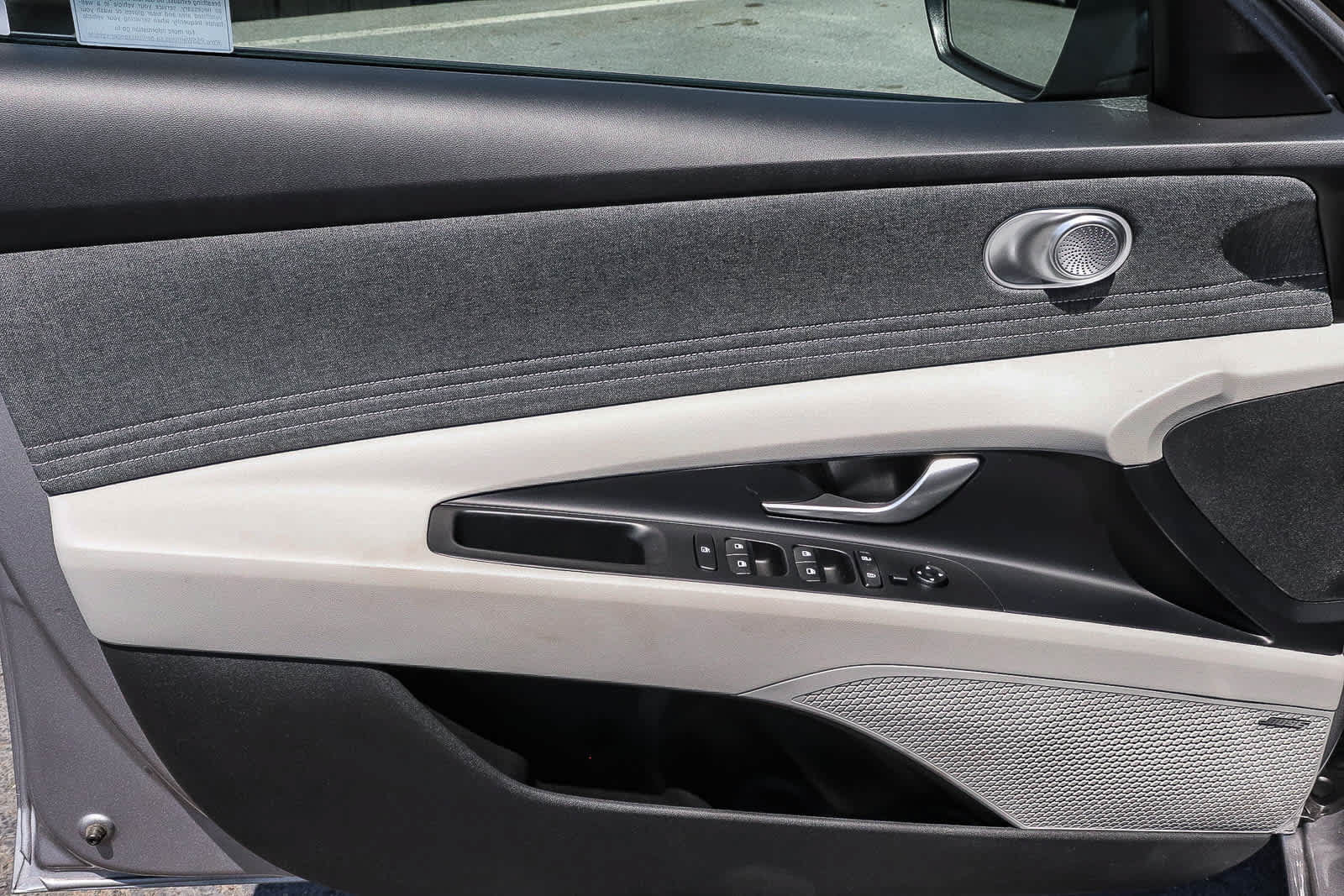 Used 2026 Hyundai Elantra Limited FWD image 30
