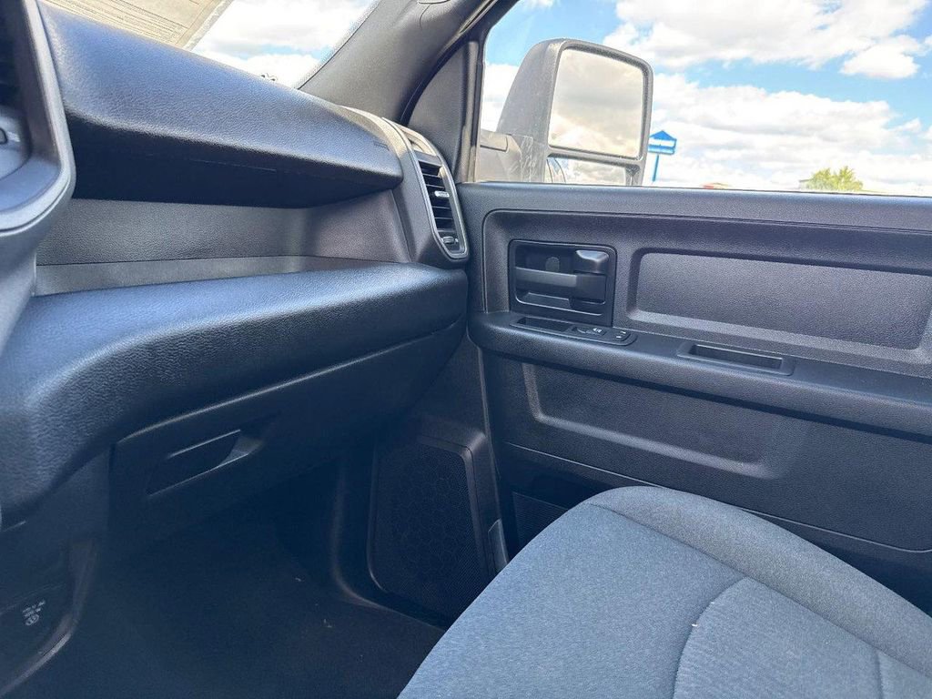 Used 2024 RAM 3500 Tradesman w/ Chrome Appearance Group image 16